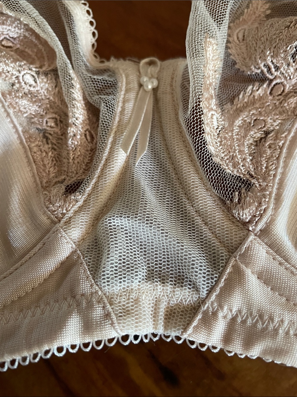 TWO 34D EUC Underwire Bras Wacoal and Wonderbra- Elegant Support - Picture 10 of 15